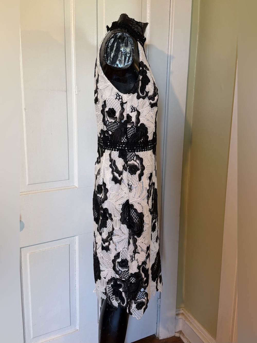 Alexia Admor Black & White Lace Halter Sheath Dress NWT Size 8 - Picture 6 of 10